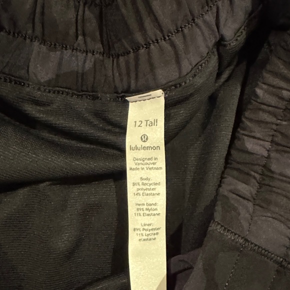 Lululemon Athletica Camouflage Hotty Hot Shorts - Picture 4 of 4